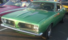 Plymouth_Barracuda_(Centropolis_Laval_2010).jpg