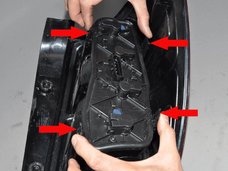 zamena_lamp_zadnego_fonarya_chevrolet_cobalt_09.jpg