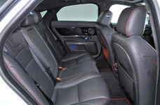 jaguar-xj-rear-seats.jpg