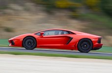 lamborghini-aventador-3_1.jpg