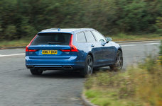 volvo-v90-t8-cornering.jpg