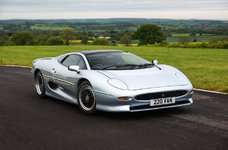 12-jaguar_xj220.jpg