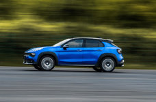 2-lynk-co-02-otr-side.jpg