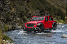 13-jeep-wrangler-jl-unlimited-rubicon-2018-review-water-front.jpg