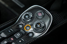 16-mclaren-570s-spider-track-pack-centre-console.jpg