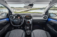 6-toyota-aygo-2018-review-cabin.jpg