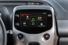 7-toyota-aygo-2018-review-infotainment.jpg