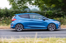 10-ford-fiesta-st-2018-uk-fd-otr-side.jpg