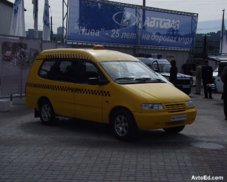 750px-LADA_2120_TAXI.JPG