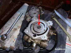 Zamena_salnika_nasosa_gidrousilitelya_Mitsubishi_Lancer_4.jpg