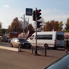 Светофор на пешеходном переходе у вокзала станция Кунгур РЖД