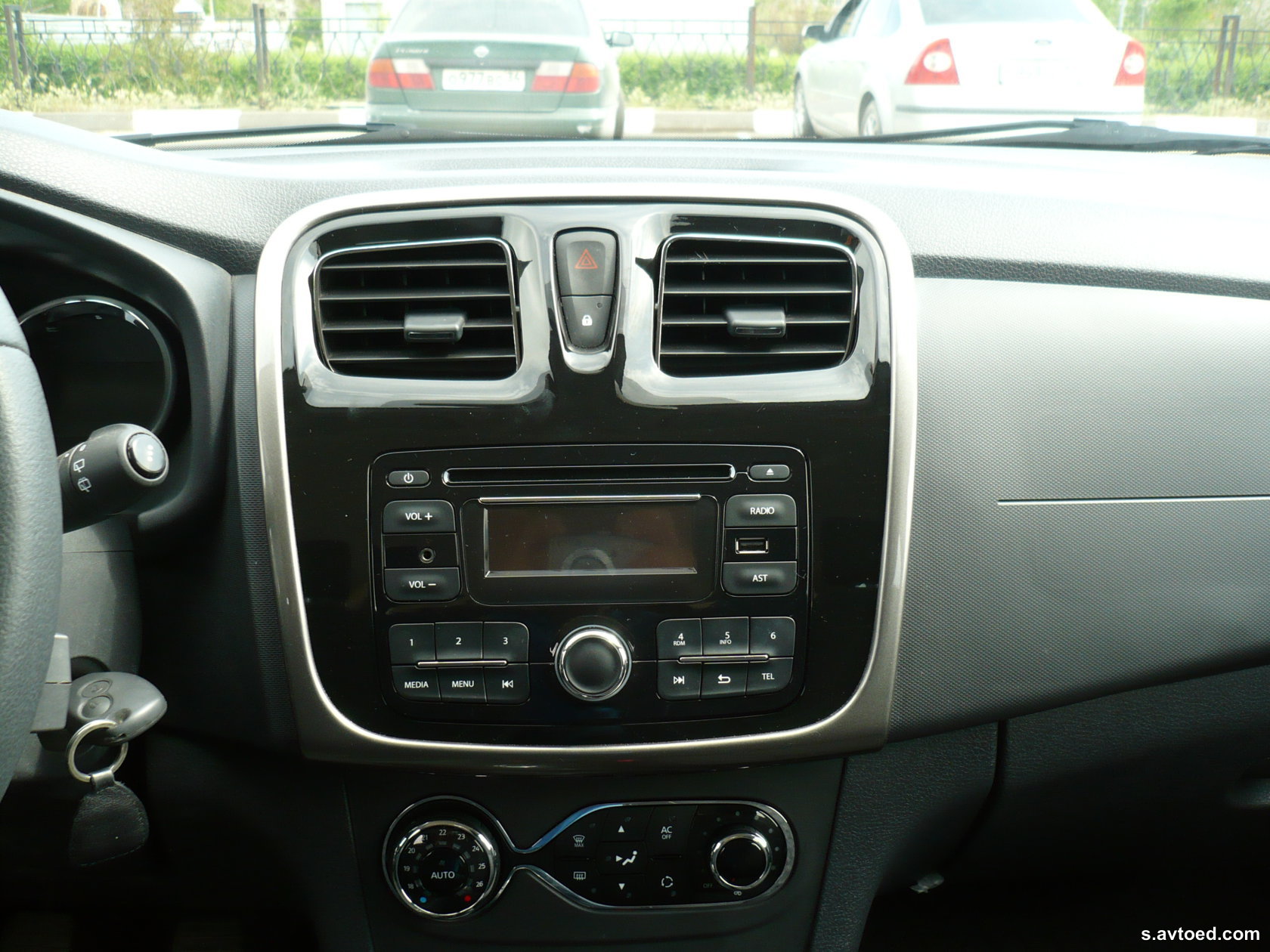 Рено Сандеро 2014 года, синий, на механике, фото номер 8