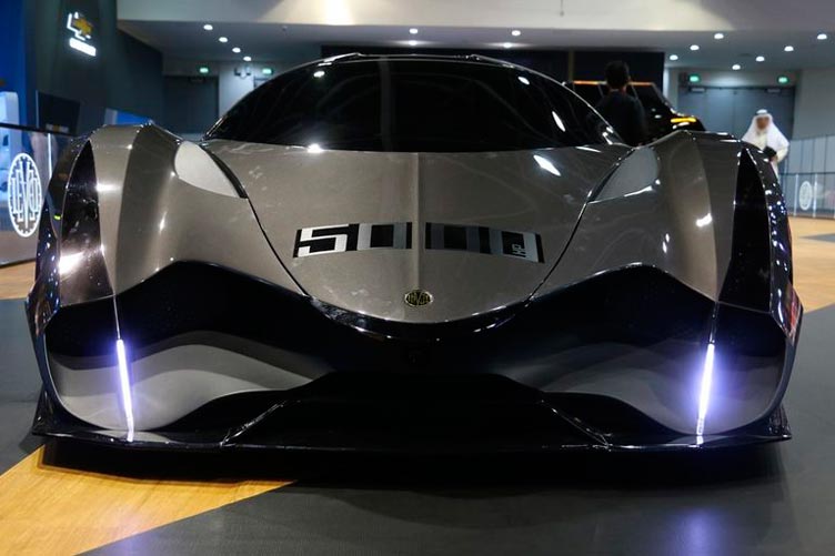 devel-sixteen-vid-speredi.jpg